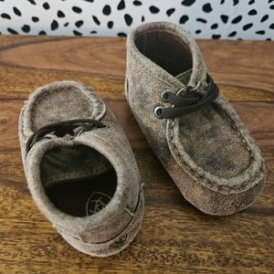 Ariat lil stompers size 04 (9-12 month)